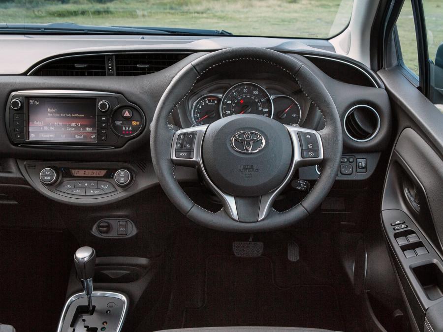  Toyota Yaris 5-Door 2014 года  (UK) (фото 36 из 38)